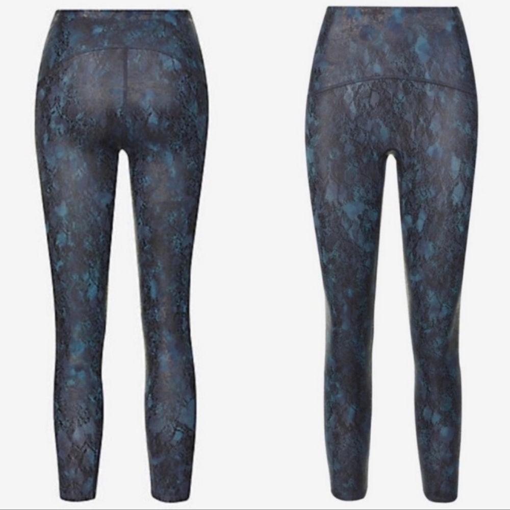🆕 SPANX Booty Boost Active 7/8 Leggings Navy Reptile, Size M, NWT - Picture 3 of 15
